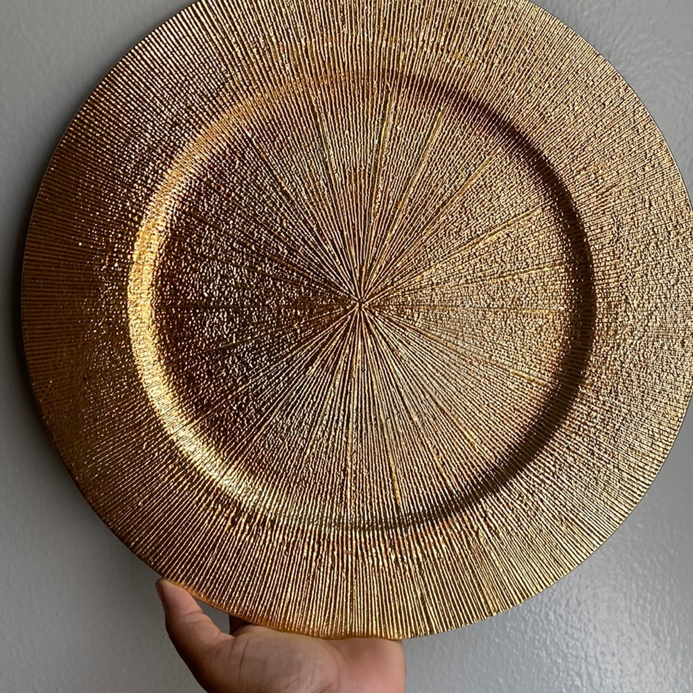 4 Gold dining plates